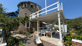 kule , değirmen deniz manzaralı taş villa